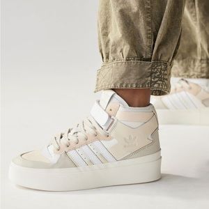 Adidas forum Bonega Women’s Size 6 hi top sneaker